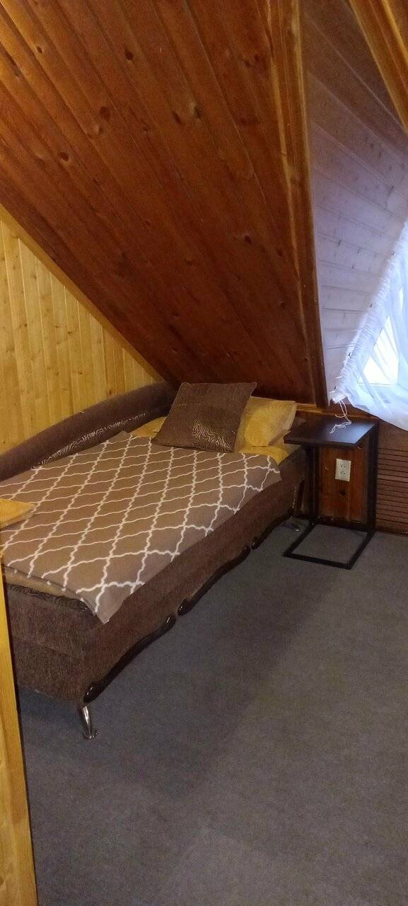 Двухместный номер с 2 отдельными кроватями и общим туалетом